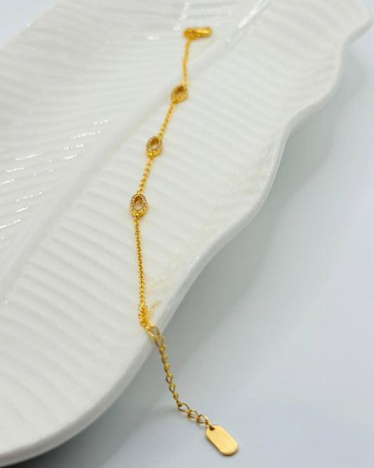 Elegant Gold Link Bracelet with Sparkling Crystal Accents