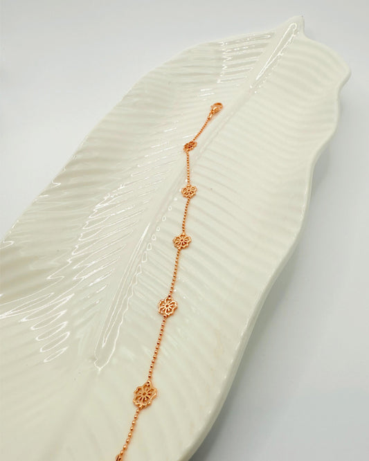 Delicate Rose Gold Flower Bracelet – Minimalist Charm Design