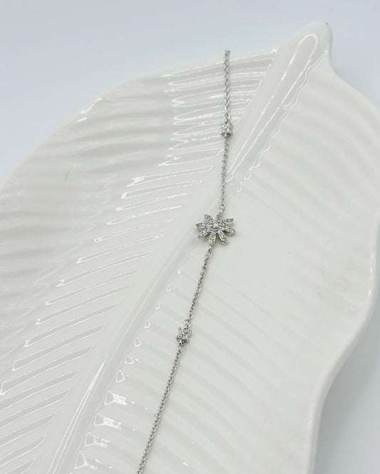 Elegant Silver Snowflake Bracelet – Dainty Crystal Design